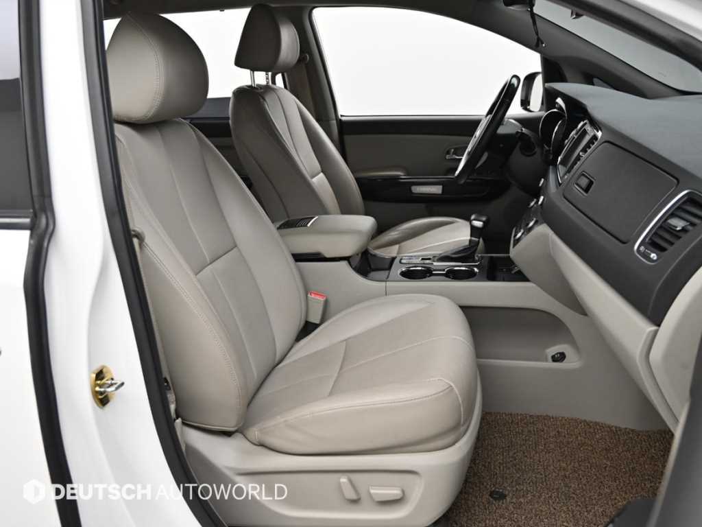 Kia Carnival — photo 10
