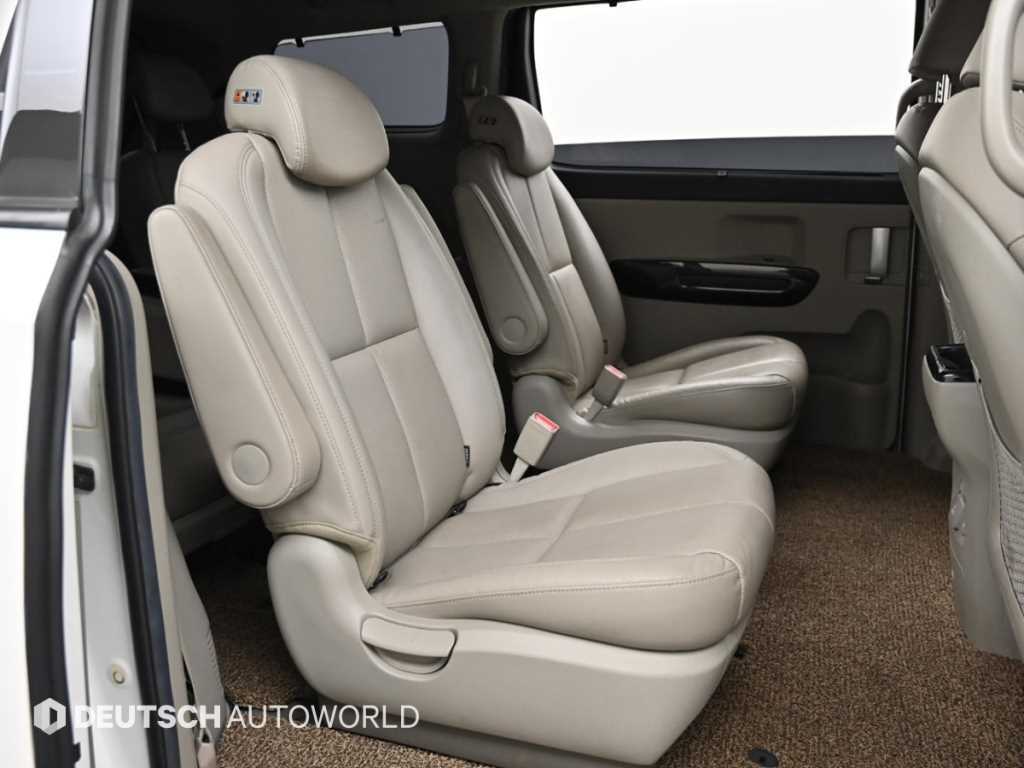Kia Carnival — photo 12