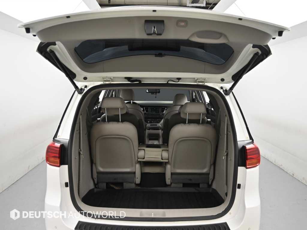 Kia Carnival — photo 19