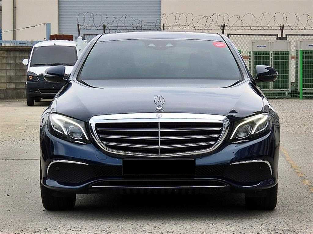 Mercedes-Benz E-Class — photo 01