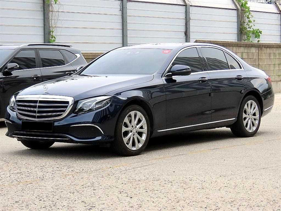 Mercedes-Benz E-Class — photo 02