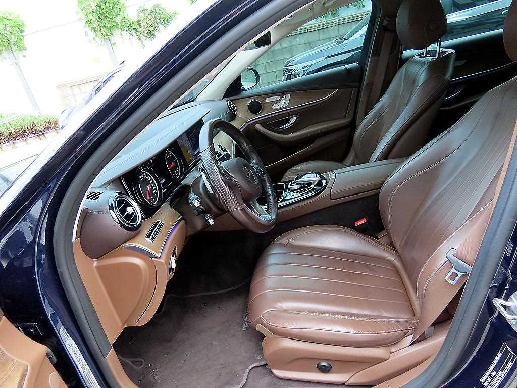Mercedes-Benz E-Class — photo 05