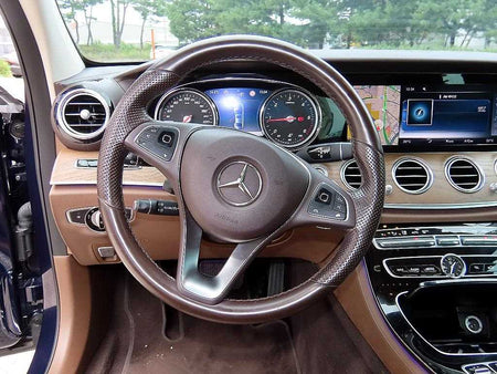Mercedes-Benz E-Class — photo 08