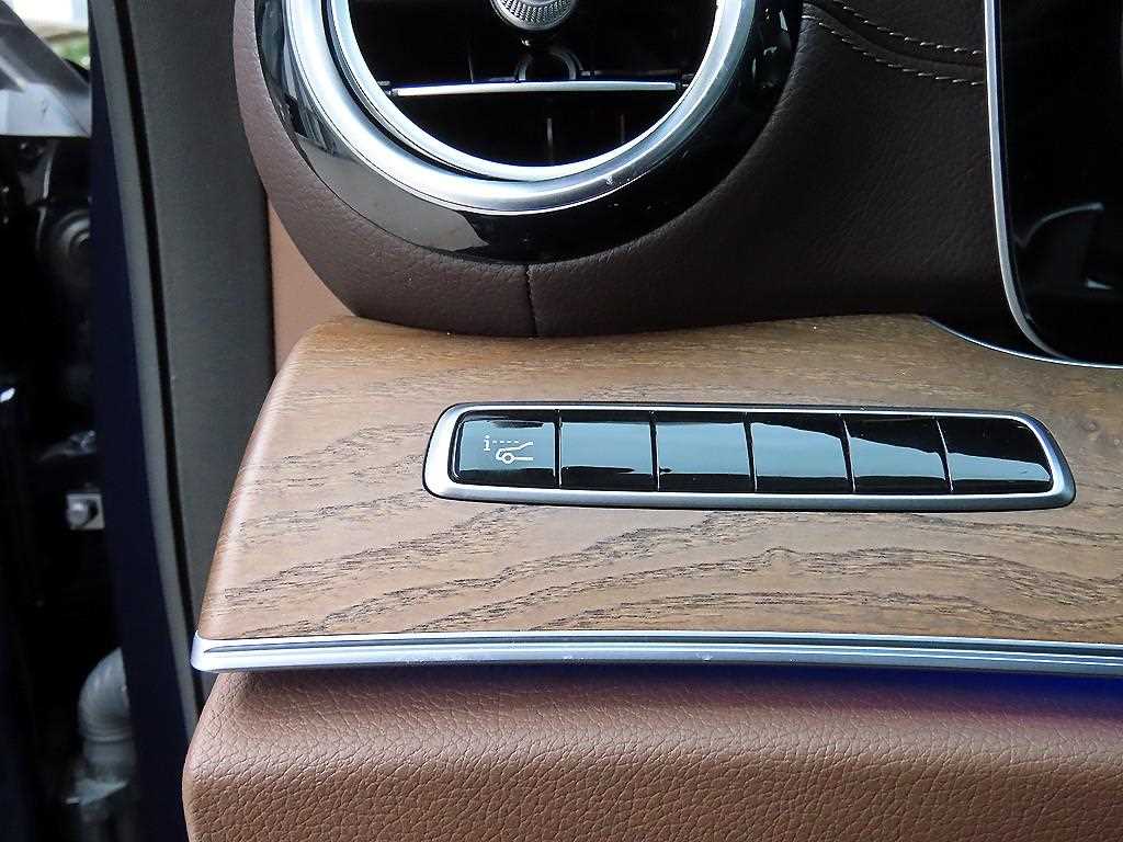 Mercedes-Benz E-Class — photo 12
