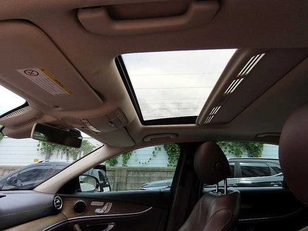 Mercedes-Benz E-Class — photo 17