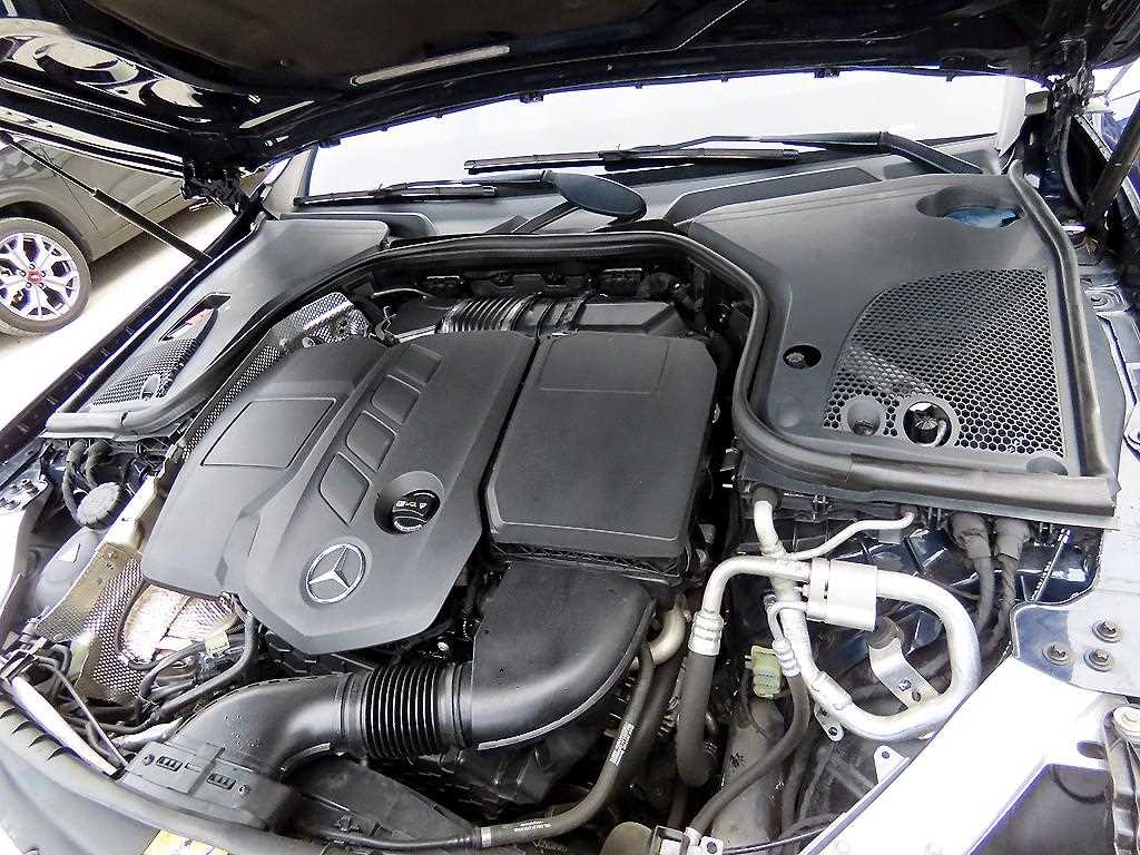 Mercedes-Benz E-Class — photo 19