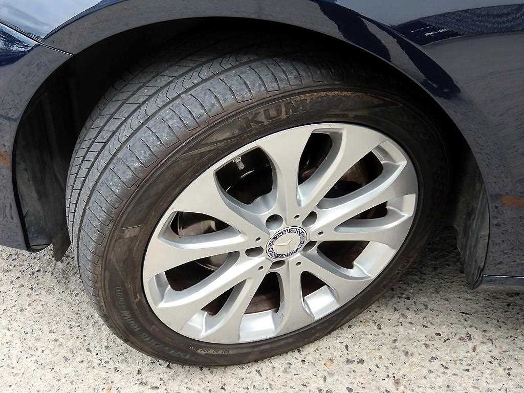 Mercedes-Benz E-Class — photo 20