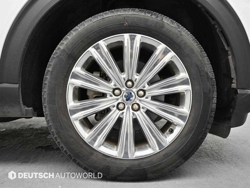 Ford Explorer — photo 05