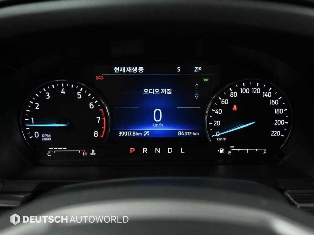 Ford Explorer — photo 08
