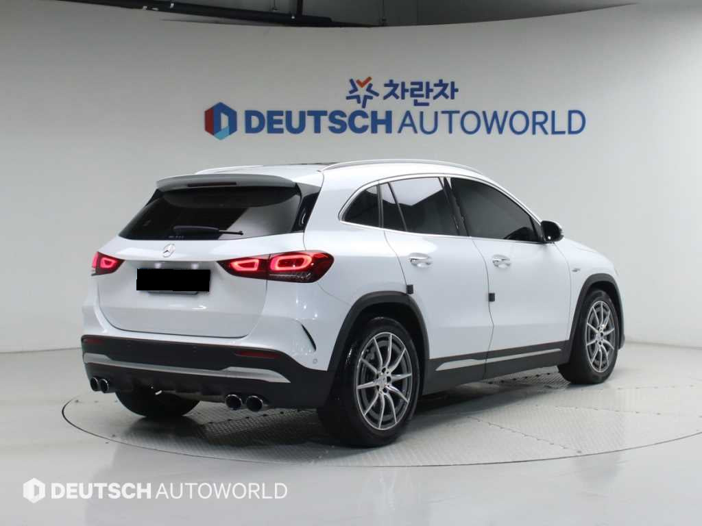 Mercedes-Benz GLA-Class — photo 02