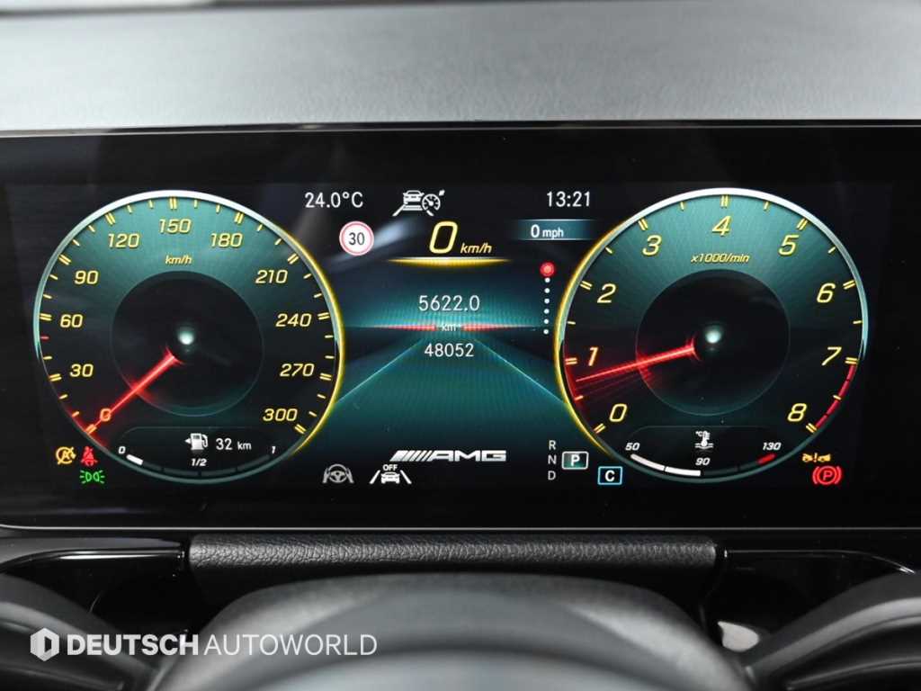 Mercedes-Benz GLA-Class — photo 08