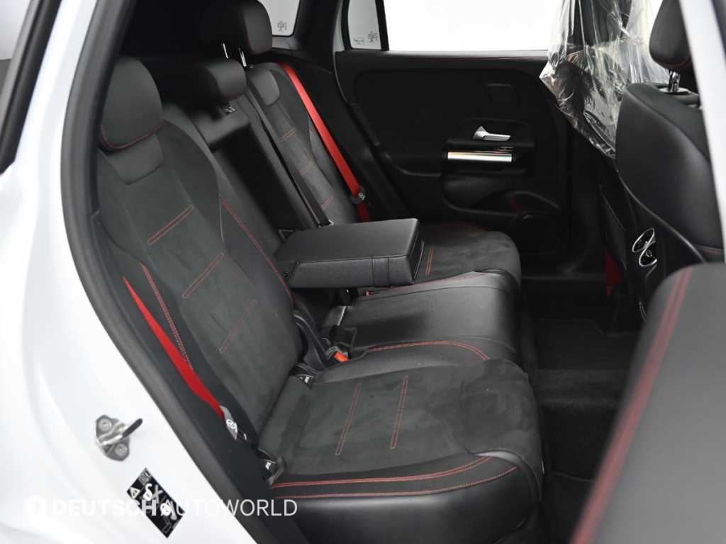 Mercedes-Benz GLA-Class — photo 12