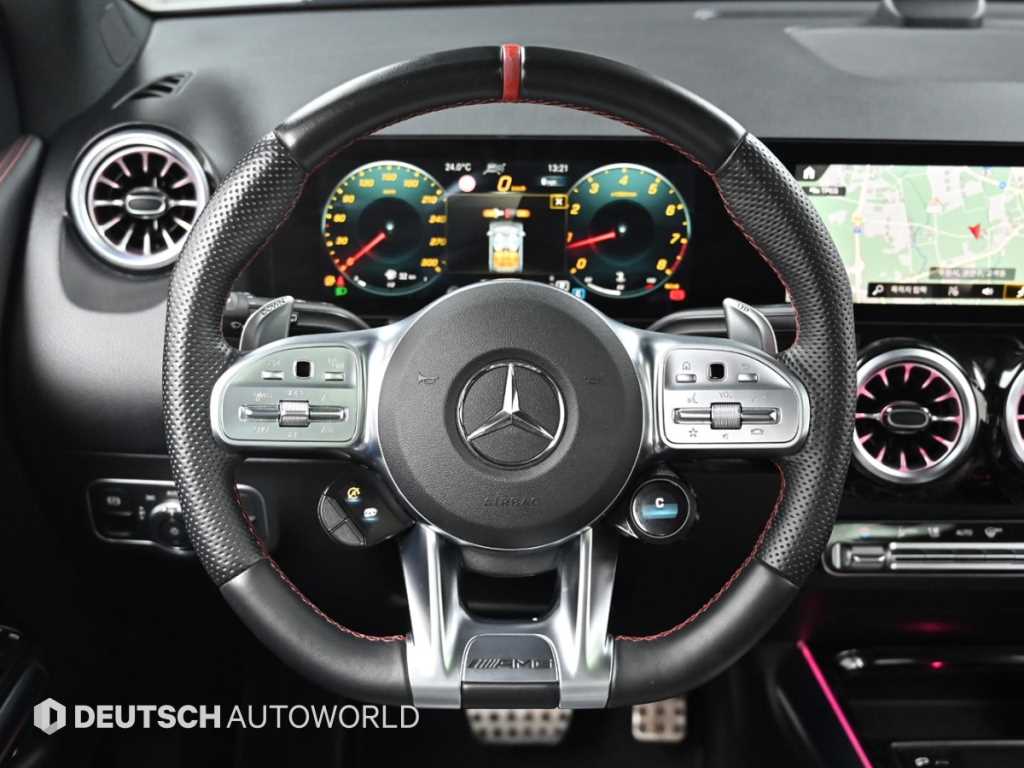 Mercedes-Benz GLA-Class — photo 13