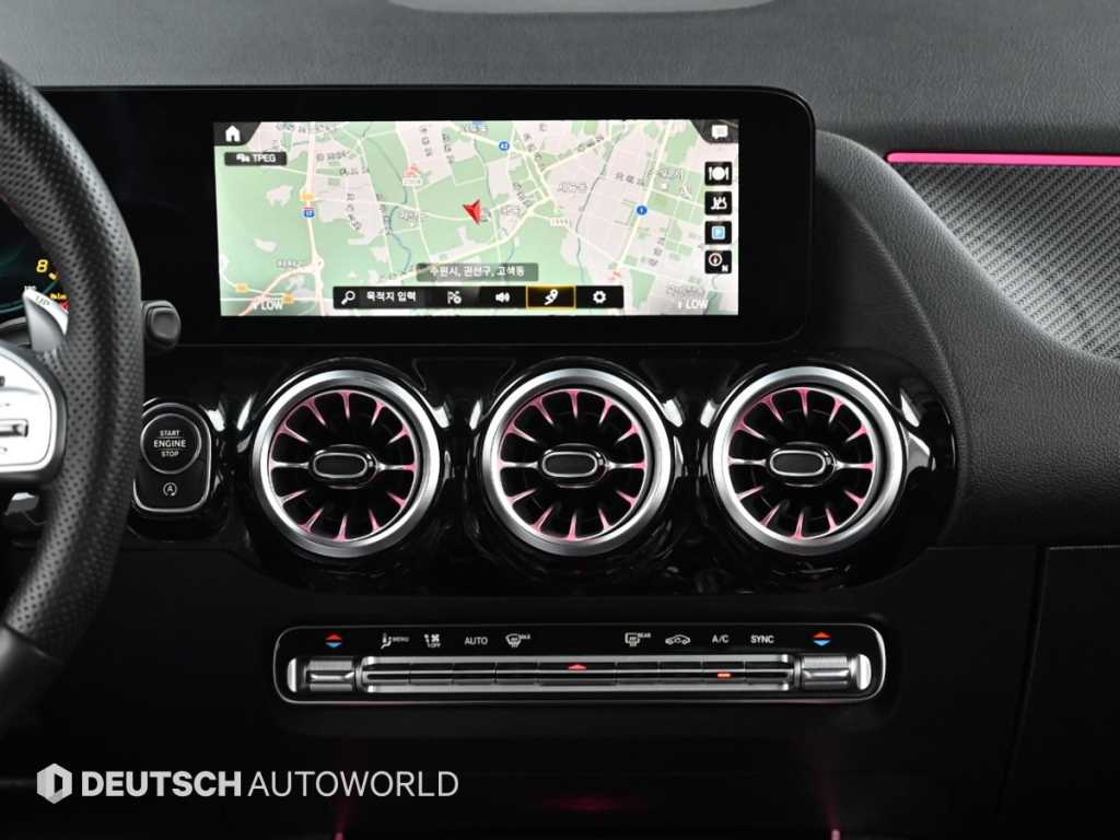Mercedes-Benz GLA-Class — photo 14
