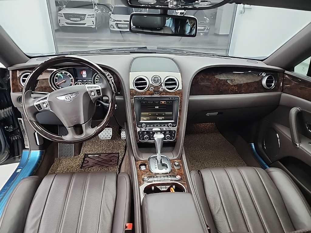 Bentley Flying Spur — photo 07
