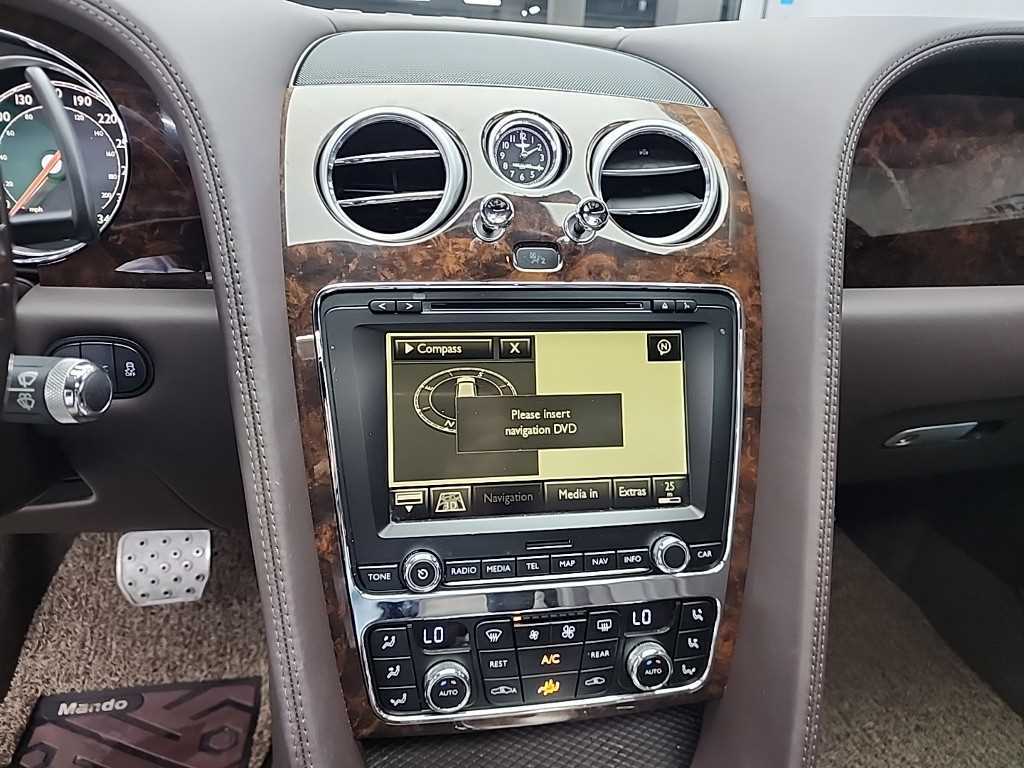 Bentley Flying Spur — photo 10