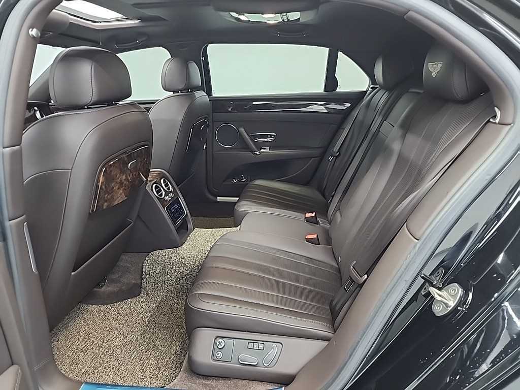 Bentley Flying Spur — photo 12