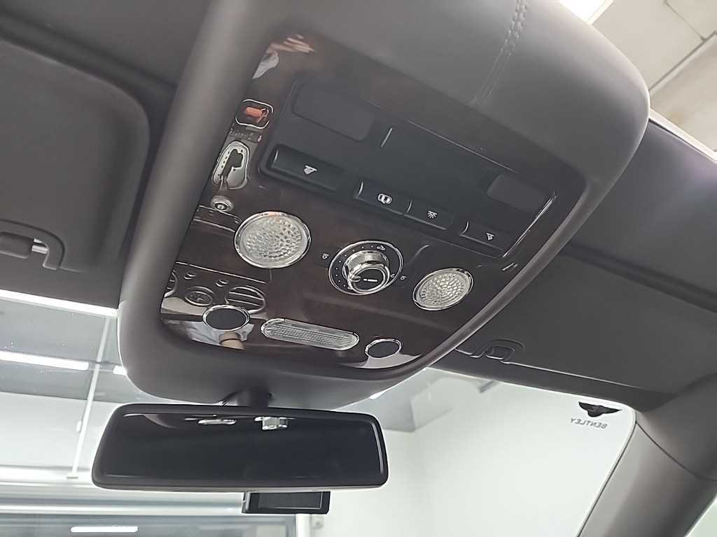 Bentley Flying Spur — photo 18