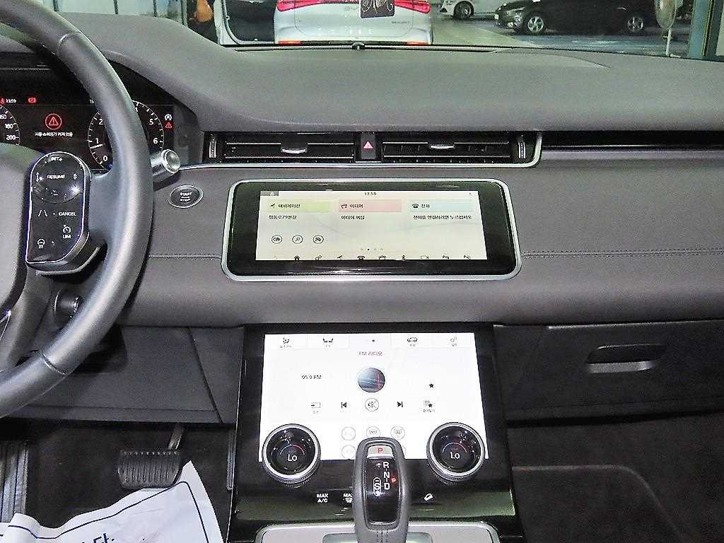 Land Rover Range Rover Evoque — photo 11