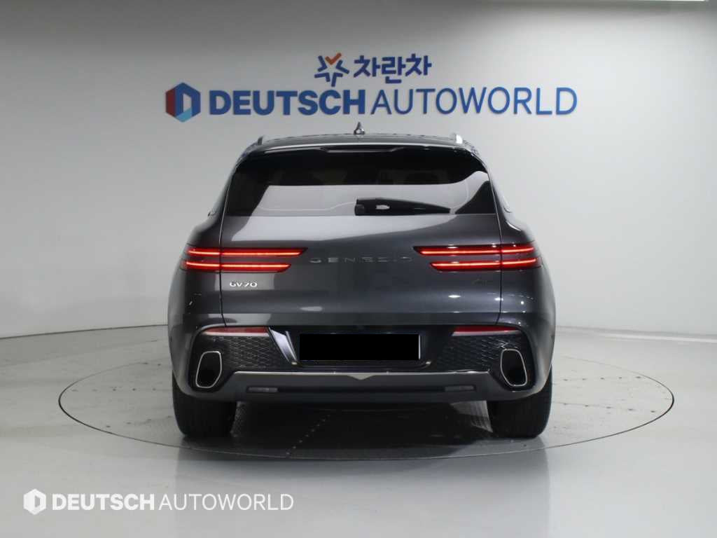 Genesis GV70 — photo 04
