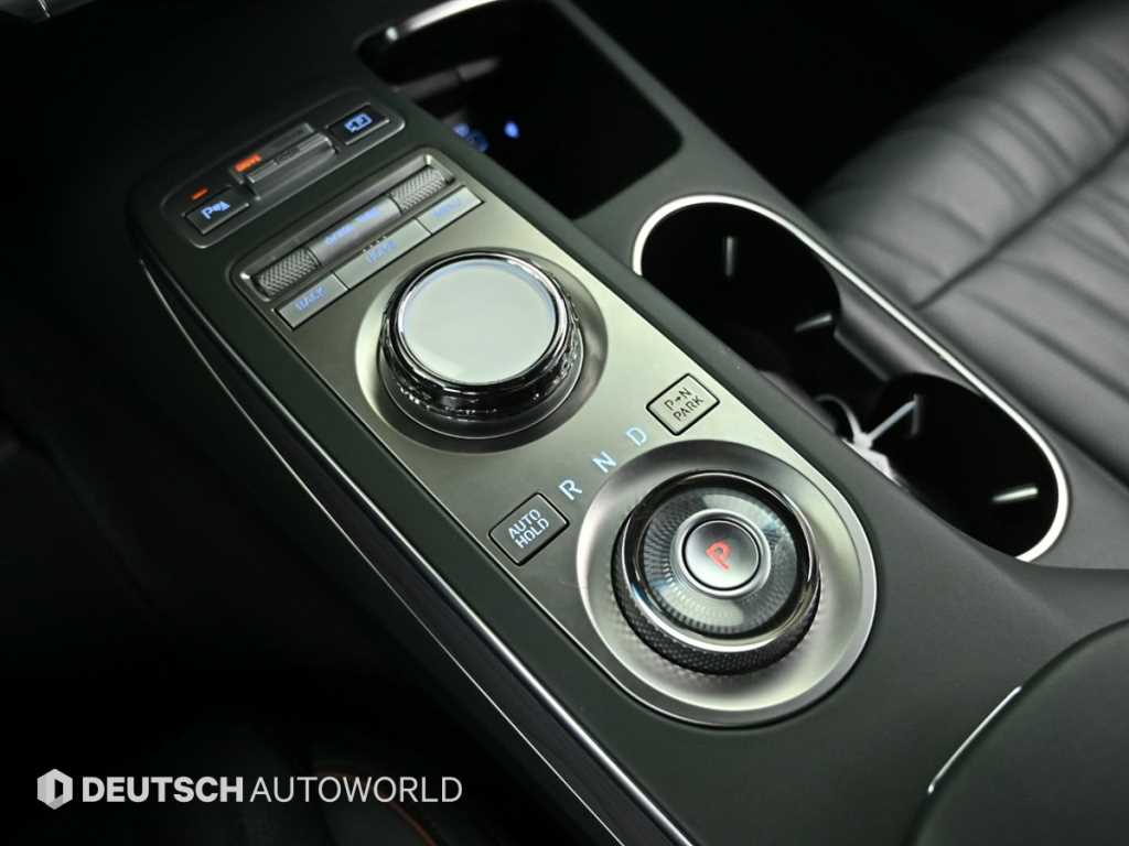 Genesis GV70 — photo 09