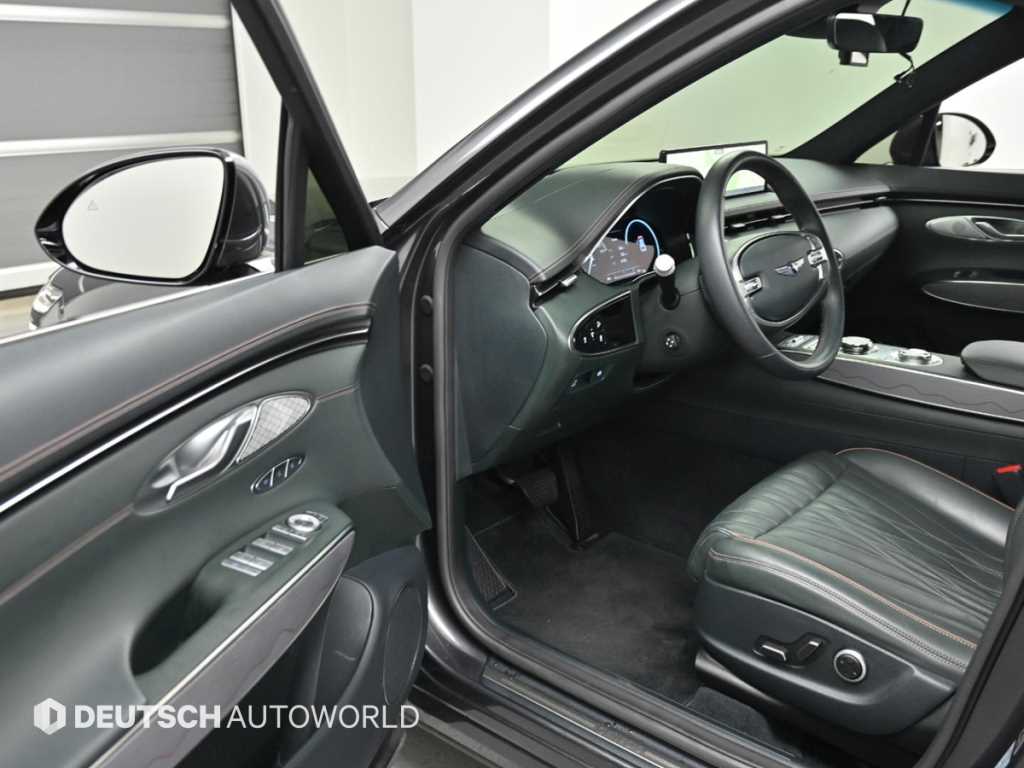 Genesis GV70 — photo 11