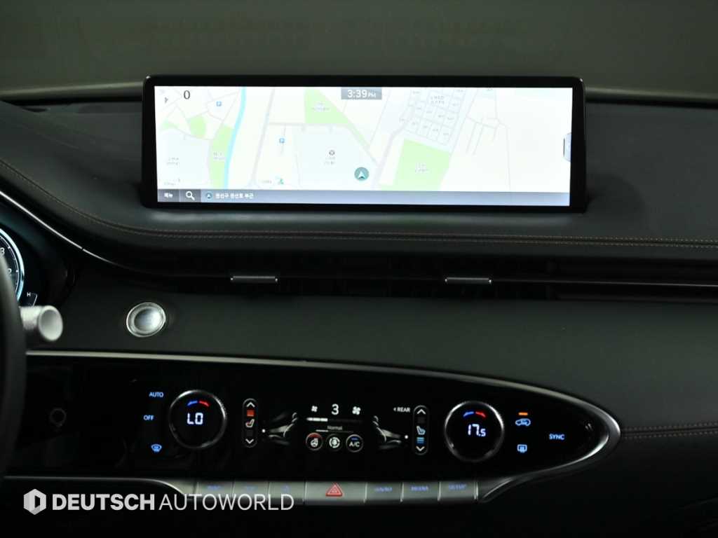 Genesis GV70 — photo 14