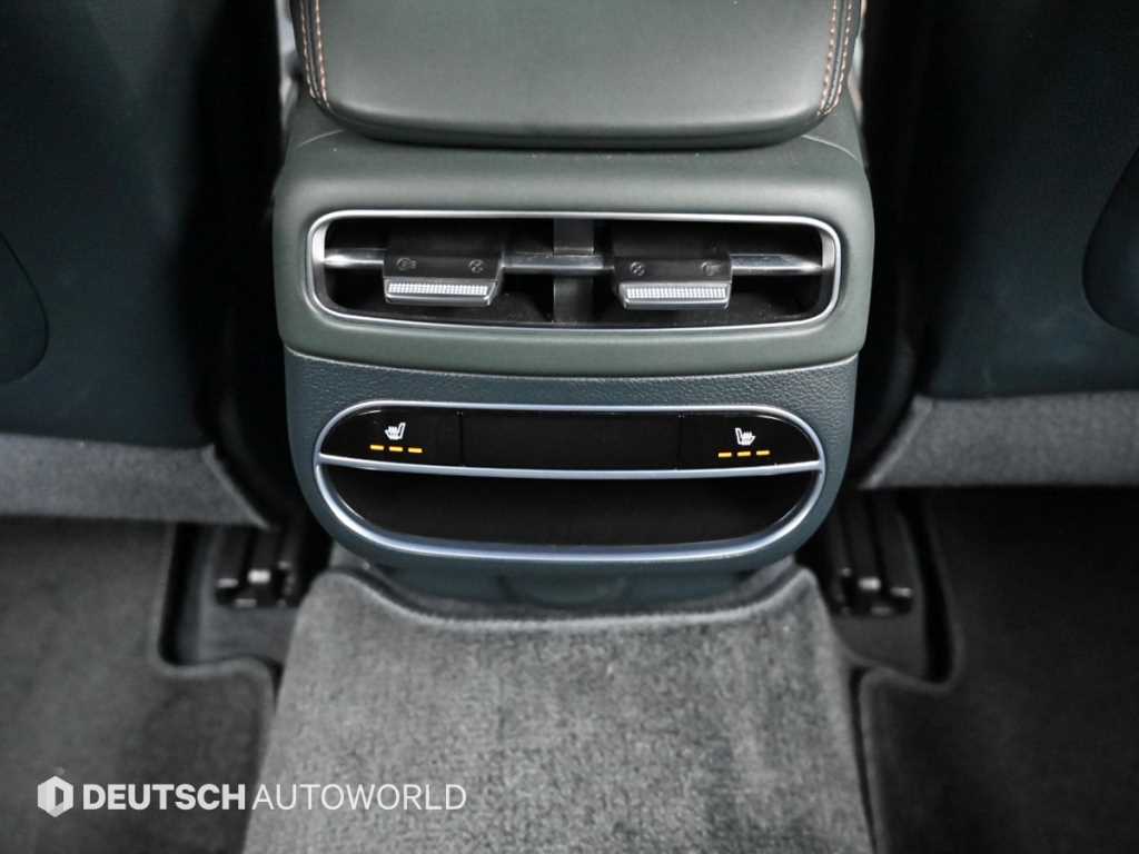 Genesis GV70 — photo 16