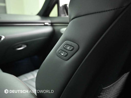 Genesis GV70 — photo 18