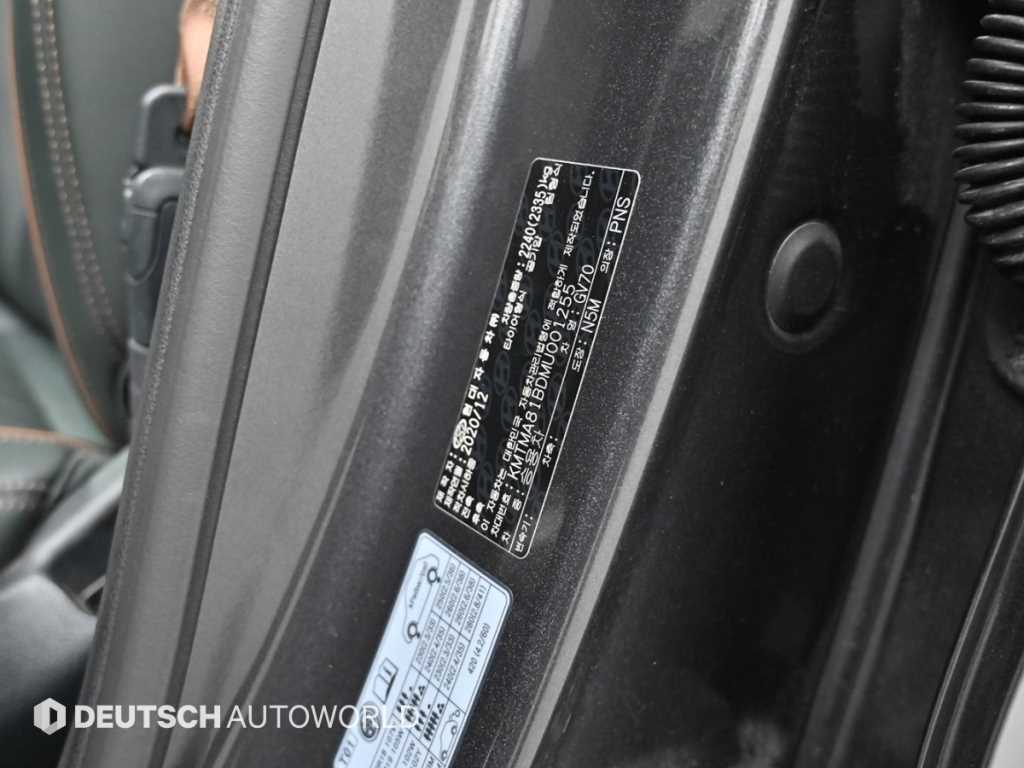 Genesis GV70 — photo 20