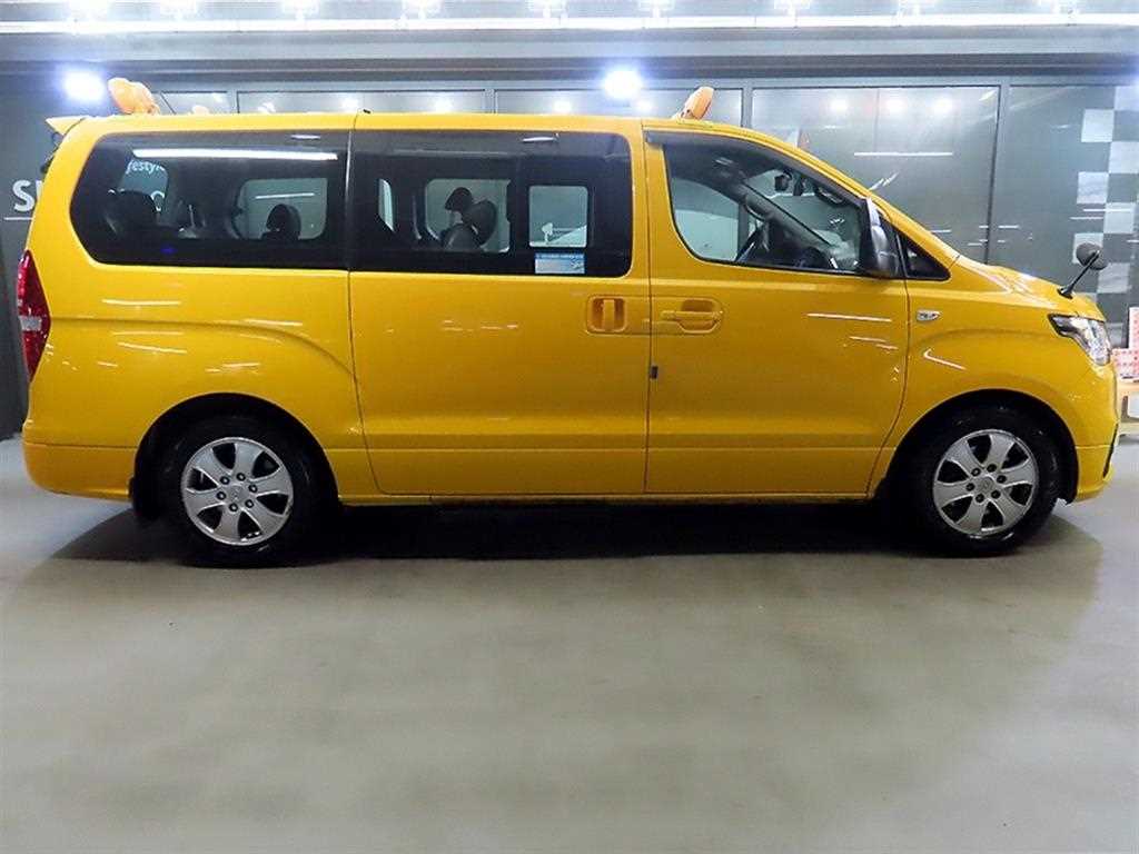 Hyundai Starex — photo 03