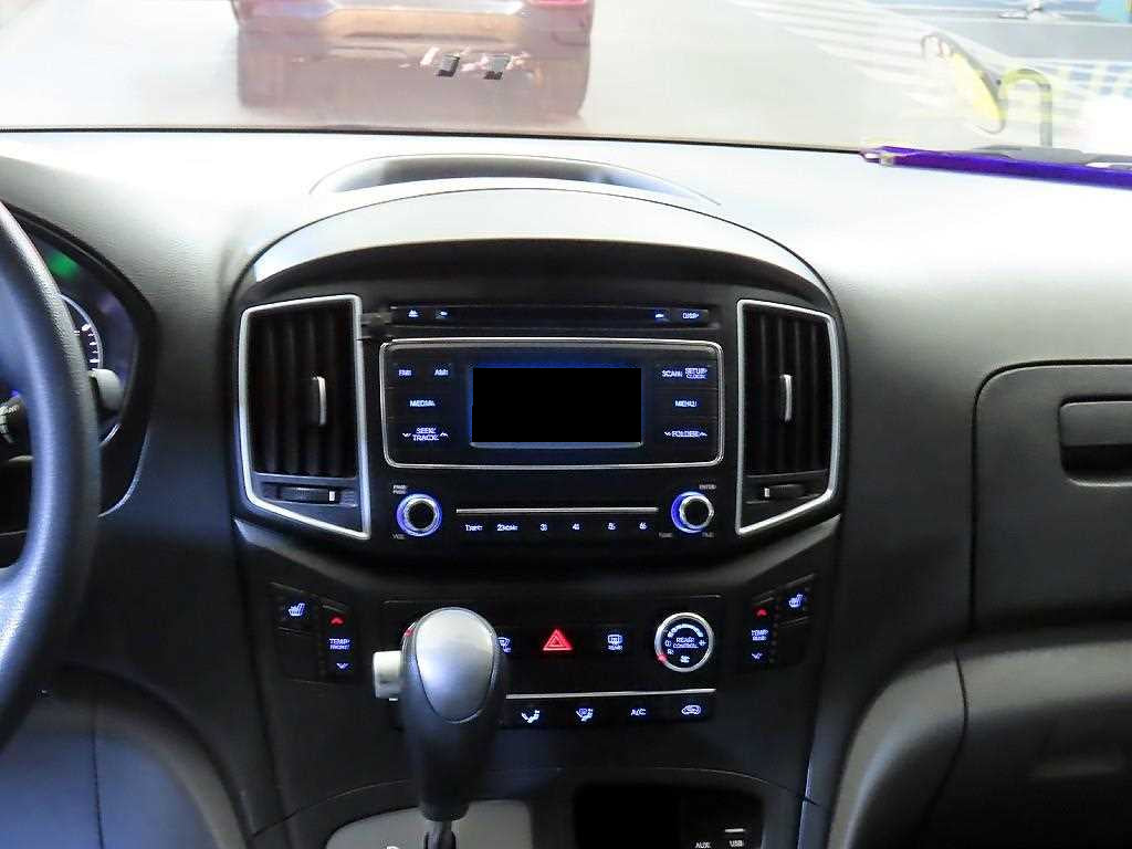 Hyundai Starex — photo 11