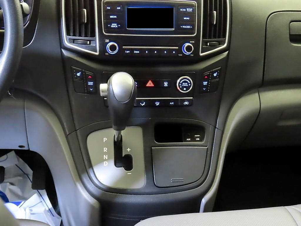 Hyundai Starex — photo 12