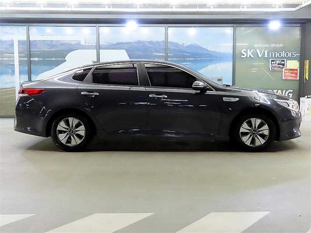 Kia K5 — photo 03