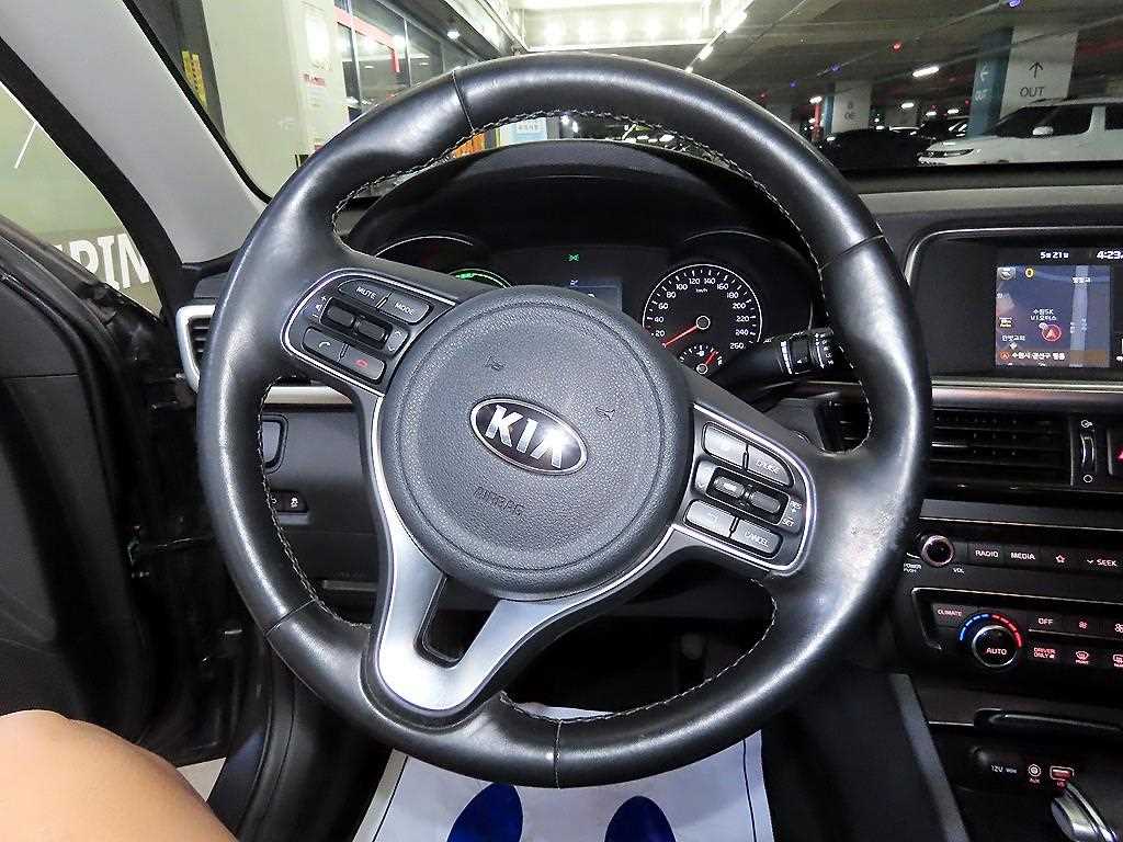 Kia K5 — photo 08