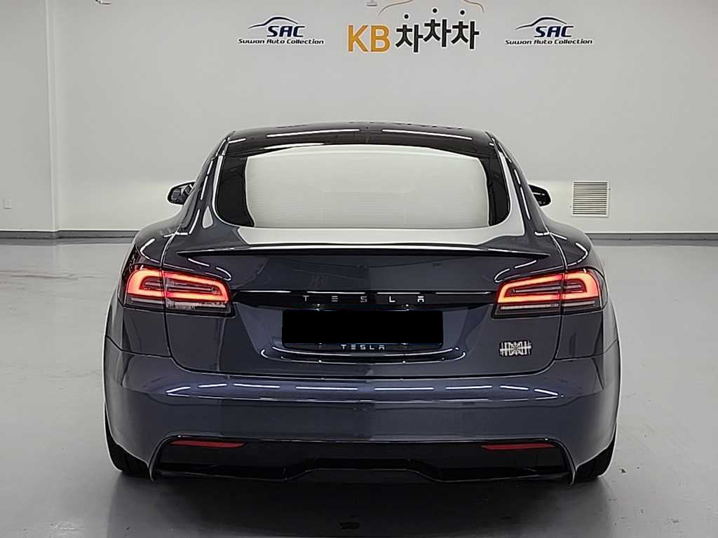 Tesla Model S — photo 03