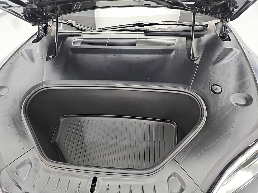 Tesla Model S — photo 05