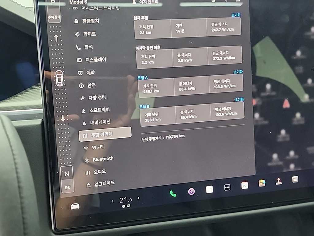 Tesla Model S — photo 06