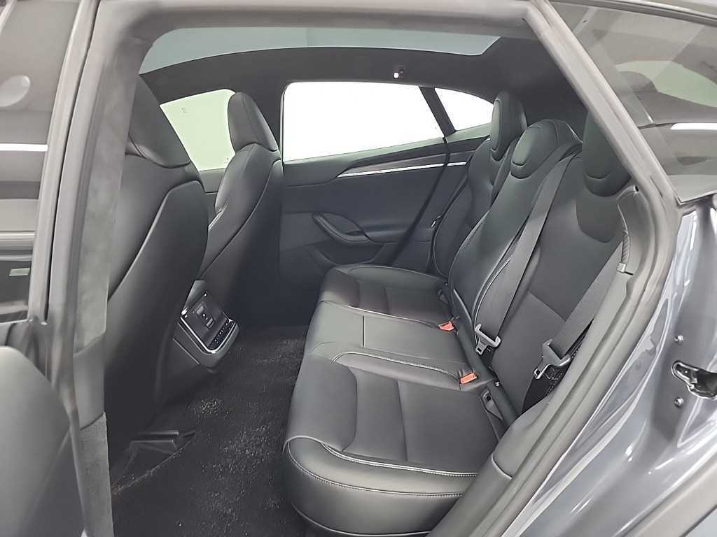 Tesla Model S — photo 12