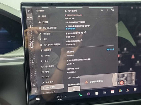 Tesla Model S — photo 17