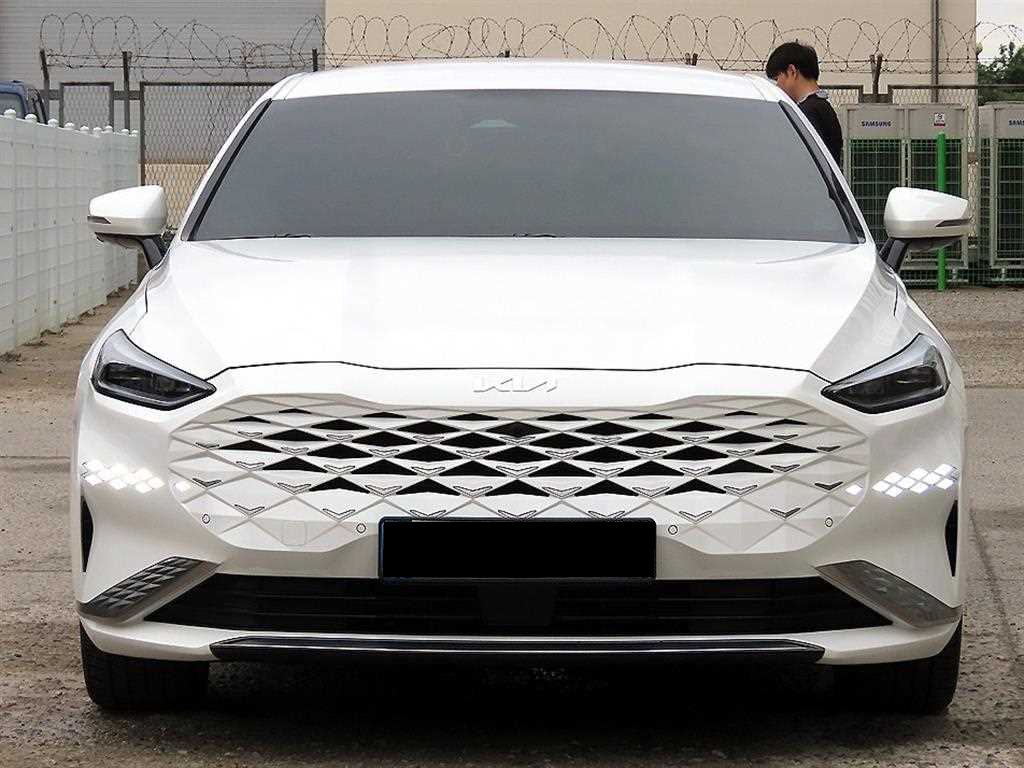 Kia K8 — photo 01