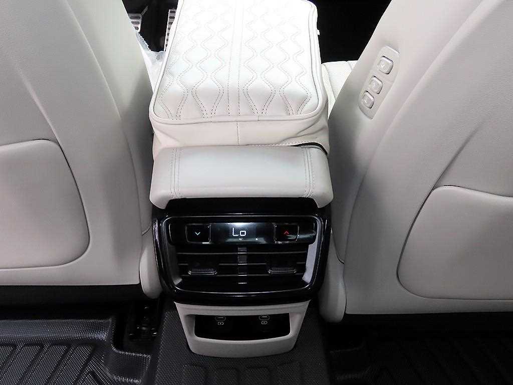 Kia K8 — photo 16