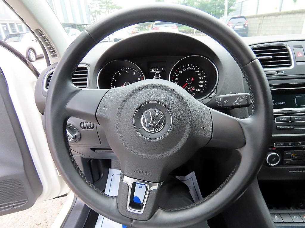 Volkswagen Golf — photo 09