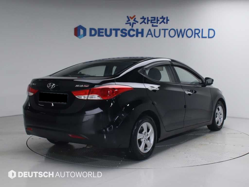 Hyundai Avante — photo 02