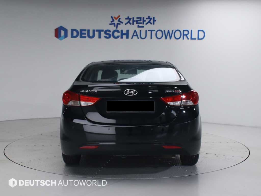 Hyundai Avante — photo 04
