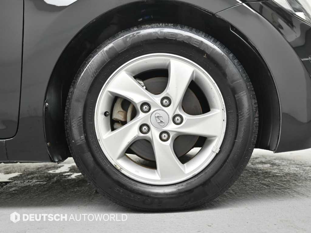 Hyundai Avante — photo 05