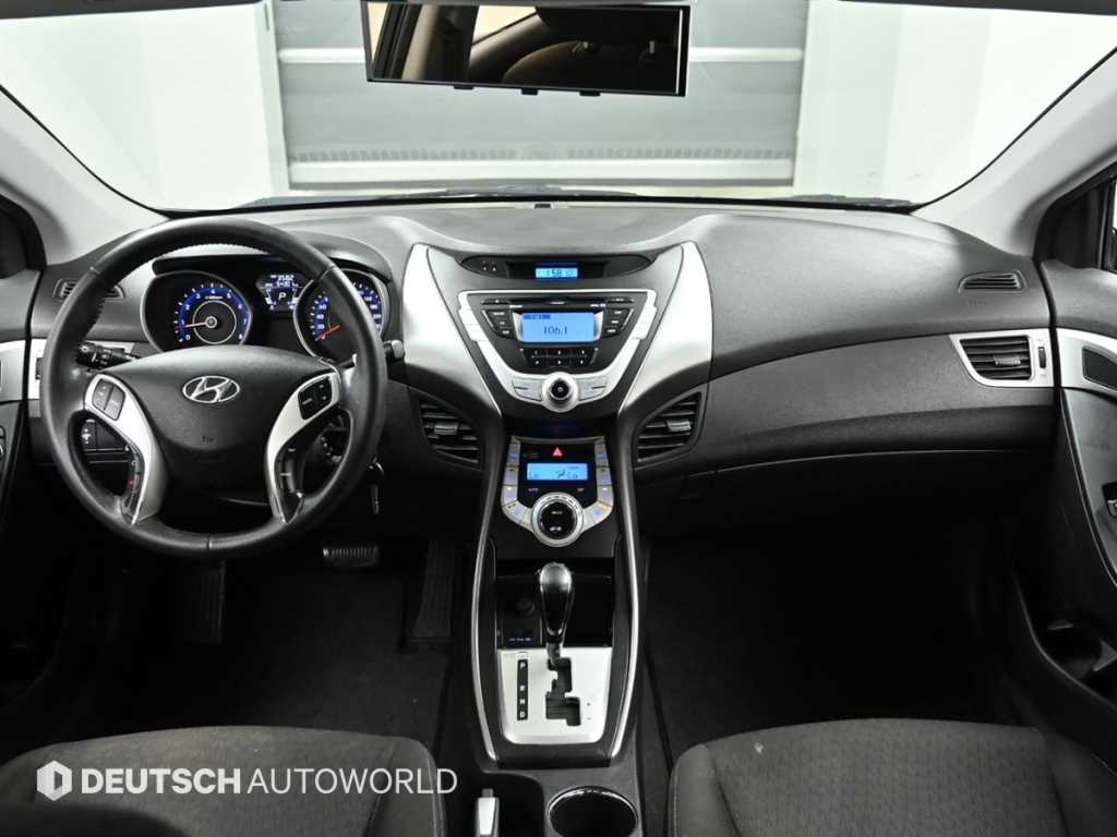 Hyundai Avante — photo 07