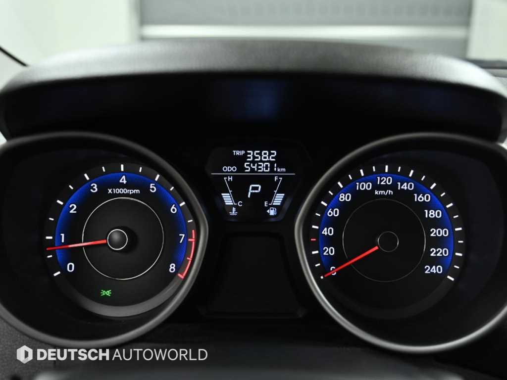 Hyundai Avante — photo 08
