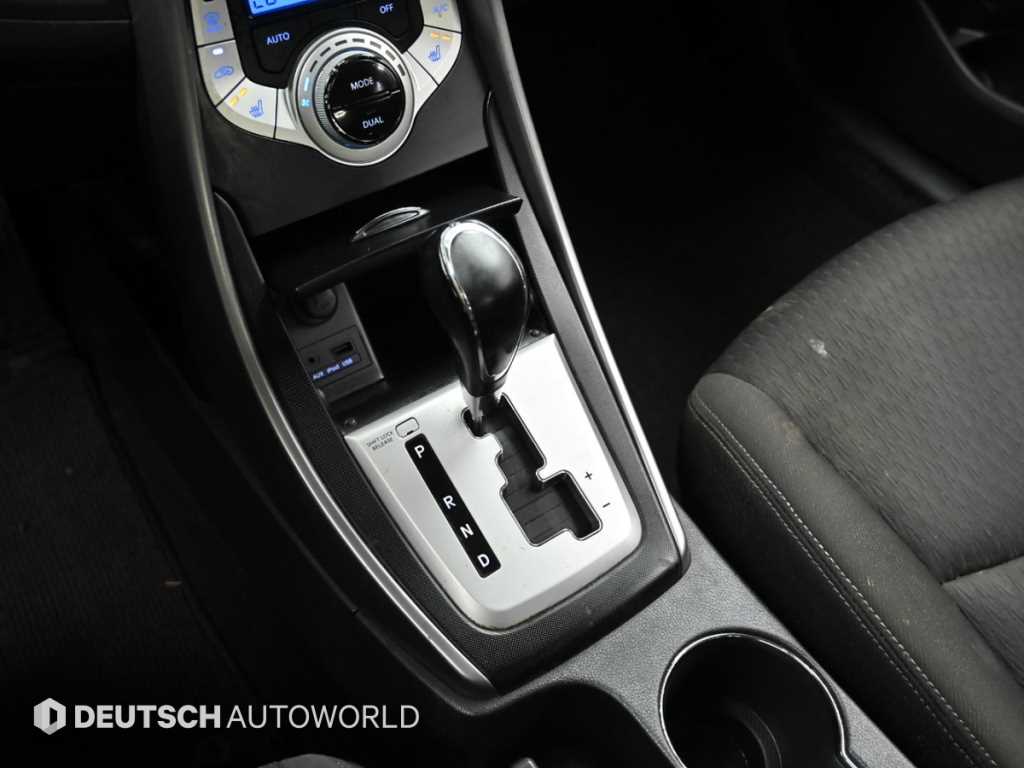 Hyundai Avante — photo 09