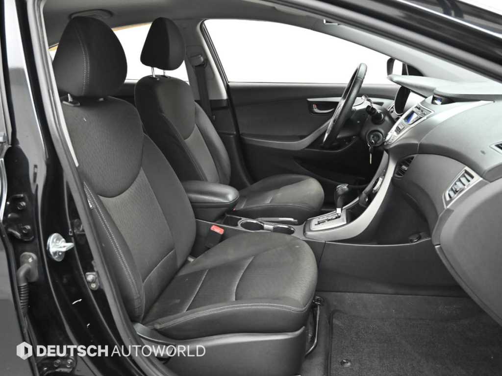 Hyundai Avante — photo 10